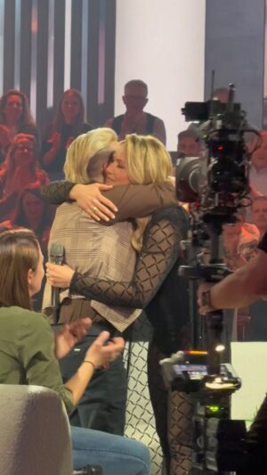 Helene Fischer Instagram - Ach, war das ein schöner und besonderer Besuch bei euch in der Schweiz! Ein „Happy Day“ für mich :)
Ich hoffe, wir sehen uns am 14.07. im Letzigrund Stadion in der🇨🇭
❤️
Eure Helene✨