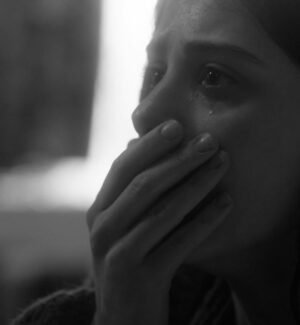 Helin Kandemir Instagram - Ve..Sevdiğim Sensin,bu akşam saat 20.00’de @startv’de yolculuğuna başlıyor!

•Dicle bu topraklarda duvarlara çarpa çarpa kendini var etmeyi öğrenmiş bütün genç kadınlar içindir.Biraz sizin,biraz da benim için.
Onu yüreğinize emanet ediyorum…🤍•

Emeği geçen bütün ekip arkadaşlarım,yollarınız hep açık olsun..
Hikayemize hoşgeldiniz! @sevdigimsensintvresmi 
Sevmek,yaşamak,yitirmek ve tam da oradan başlamak üzerine.🌼
@ayyapim @gokcenusta @eyesimaslan @aytacsasmaz @erhanergun