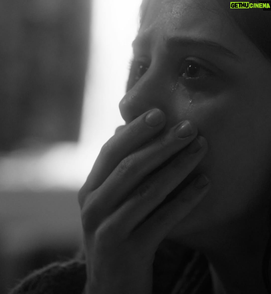Helin Kandemir - 398K Likes - Ve..Sevdiğim Sensin,bu akşam saat 20.00’de @startv’de yolculuğuna başlıyor!

•Dicle bu topraklarda duvarlara çarpa çarpa kendini var etmeyi öğrenmiş bütün genç kadınlar içindir.Biraz sizin,biraz da benim için.
Onu yüreğinize emanet ediyorum…🤍•

Emeği geçen bütün ekip arkadaşlarım,yollarınız hep açık olsun..
Hikayemize hoşgeldiniz! @sevdigimsensintvresmi 
Sevmek,yaşamak,yitirmek ve tam da oradan başlamak üzerine.🌼
@ayyapim @gokcenusta @eyesimaslan @aytacsasmaz @erhanergun