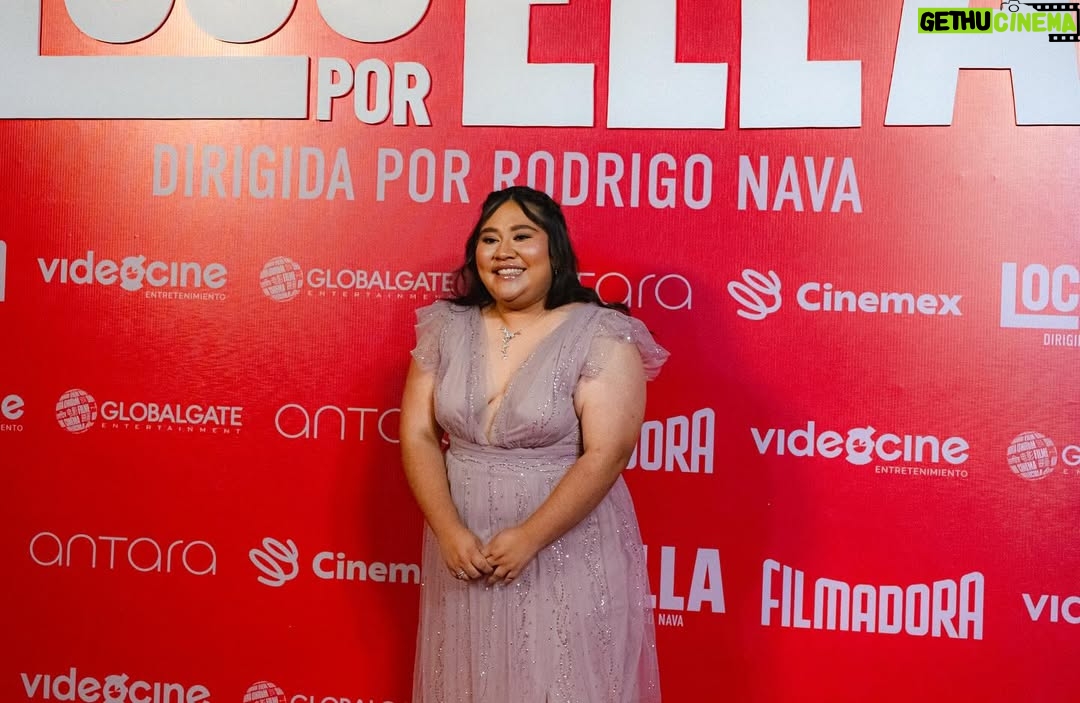 Herly RG - 31.5K Likes - Me costaba muchisimo aplaudir mis logros, me hicieron creer que lo que estaba haciendo no era tan importante y me di cuenta que me estaba perdiendo de disfrutar todo lo hermoso que me ha pasado por escuchar a quien no tenía que escuchar, en estos meses me he dado cuenta que ya nada me puede hacer dudar de mi, me hice a prueba de balas que sigan disparando mientras yo sigo disfrutando 💖

¡ESTAMOS EN EL CINE DE NUEVOOOOO! ✨🤩💖