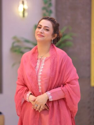 Hiba Ali Khan Instagram - Somewhere in our busy lives, Shukr gets neglected. As this beautiful Ramadan begins to draw to a close, take a moment to thank Allah for its blessings, and pray that we are given many more Ramadans to come 🤲🏻
Alhamdulillah.

#alhamdulillah #ramadan2026 #ramadankareem🌙 #hibaali #notes
