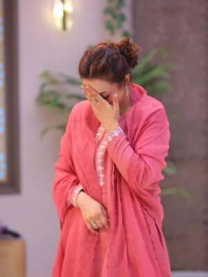 Hiba Ali Khan Instagram - Somewhere in our busy lives, Shukr gets neglected. As this beautiful Ramadan begins to draw to a close, take a moment to thank Allah for its blessings, and pray that we are given many more Ramadans to come 🤲🏻
Alhamdulillah.

#alhamdulillah #ramadan2026 #ramadankareem🌙 #hibaali #notes