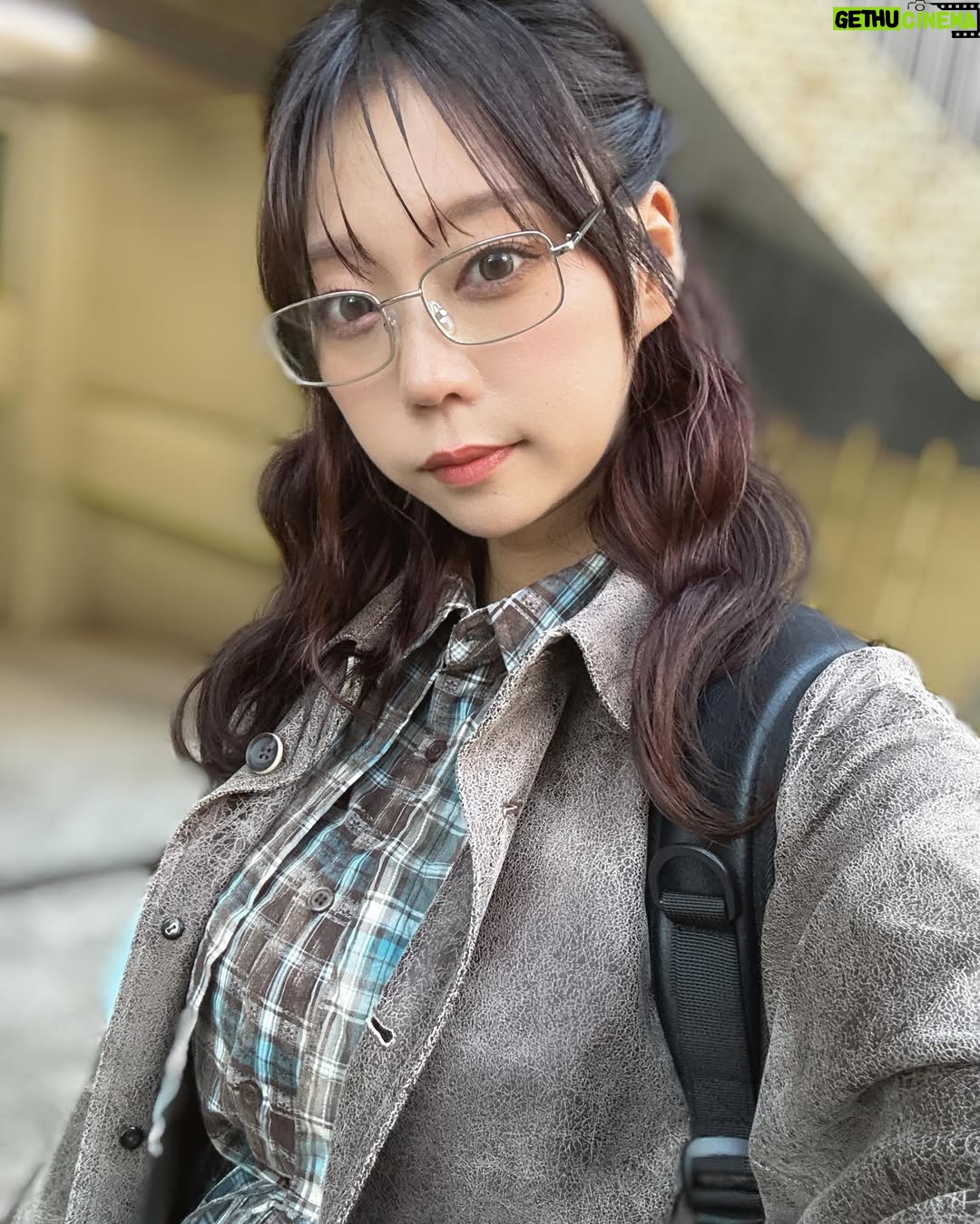Hikaru Aoyama - 6K Likes - ヘアメイクしてもらった時の帰りは、テンション上がるよねぇ☺️

この日は、ちょい春コーデでした🌷
このくらいが1番好きな季節。

ワンピースはPAGEBOY。上着はAmeri
伊達メガネは、rienda👓

#instagood 
#instafashion