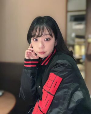 Hikaru Aoyama Instagram - この間、あいあいとおジャ魔女どれみカフェ(ハロウィン)に行ってきました🎃✨
.
最近、20周年でおジャ魔女どれみがすごい盛り上がってる☺️☺️☺️
ほんとに嬉しいです( ◜ᴗ◝ )ニコ♡
地味に推しがハナちゃん🥰🫶そしてぽっぷなんです🫶
イチオシはハナちゃん⸜🌷︎⸝
.
ランダムブロマイドとコースターがたまたまハナちゃんで嬉しすぎた😳💗やばくね?やばくね?w
アクスタとかもおんぷちゃん以外はあったので🙌😂(おんぷちゃんやっぱり強すぎww)
また色々とPOPUPとかも展開されるらしいのでハナちゃんのグッズを集めたいと思います🫶♡
.
.
.
そしてその後は、久しぶりにポケセンに〜🙌🙌
マイピカチュウかなり売ってて⚡️o'ᆺ'o⚡️
しかも本当に色んなピカチュウいて可愛すぎる😭💛
私はあんまりピカチュウ好きとかじゃないのですが、あまりにも良すぎる&ひとつしか買えないっていうのが素晴らしすぎる😂👏
思わず、ちょい寸胴な初期っぽいピカチュウ見つけたので御出迎えです🫶⚡️
せっかくなので、ネームタグも付けてあげました笑🤣🤣
そしてまだ買ったことの無いリザードンさんもいたので御出迎えです🔥🤣
久しぶりにポケセンでいっぱい買い物しました😂平日なのに人多かったですね、流石でした☝️
.
.
.
その後は、ナンジャタウンへ☺️
アイナナイベントが丁度やっていたので〜笑
あいあいとオタ活楽しすぎてたくさん推し事しましたわ🤷♀️
本当に楽しすぎるし久しぶりにできてストレス解消〜😇🙏
新しい曲のMV、TRIGGERもかっこよ過ぎて🫰💙
ナンジャタウンだと、みんな猫耳になるので俺得なんです(?)
最高の空間でしたね、、、ちゃんと言い聞かせないと1日居ちゃう、、、🤣ミニゲームがかなりハイレベルで笑いましたw
.
.
.
そのあとバンダイガチャデパートの方へ〜!!
奥の方にサンライズショップがあって、なんと!歴代のアニメ宣伝ポスターがTシャツに!!
「「「カウボーイビバップ」」」あるやん???サンライズってさ???🥹🥹🥹
…買いました☺️☺️☺️☺️☺️☺️☺️☺️☺️🫰
昔のアニメってなかなかグッズ展開されてない(当時は買えてない)から
見つけて良かったですほんと🫶😂
ほんと散財🫶(いい意味で)
.
.
洋服も買いまして笑
.
MACOジャンもこの間着てました🫰💛
これ、暖かくて最高です🥰🥰
普通に着ててもまだ暑いくらいwww
もうちょい寒くなってから着ようと思います✌️
.
#猫娘のオタ活報告 #人生楽しい #ありがとう推し
#おジャ魔女どれみ #おジャ魔女どれみカフェ #ポケモン #ポケモンセンター #pokemon #ナンジャタウン #ナンジャタウンアイナナ #アイドリッシュセブン #アイナナ #キルラキル #満艦飾マコ