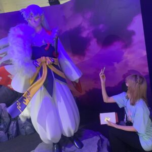 Hikaru Aoyama Instagram - 全くオタ活を上げてなかったので
今上げます🙋♀️🙋♀️🙋♀️
先日、事務所の後輩霜月めあ @meameachan と犬夜叉&夜叉姫のアニメ軌跡展に〜🌟😉
.
.
2人してるーみっくわーるど好きだし
犬夜叉が、1番ささる世代なので
これは行かなければ、、!となりました☺️🤟
.
.
撮影OKな場所がほぼ全部!www
素晴らしすぎましたし、こうみんなが選ぶ〇〇!っていうのが
本当にありがとう🙏😭ってなった…!
殺生丸とりんちゃんの出会いとか本当に泣ける😂😂
ロリコン殺生丸が始まったのはここだ←
ってなったな〜。めっちゃ懐かしんだ👏👏
.
犬夜叉の( ˘༥˘ )スヤ顔が本当に素敵すぎて、、、おかん似…かわゆ🤤←
再度、犬夜叉が可愛く見えてきました。
二股はあかんけどな😠笑←
.
めあがりんちゃん目線の殺生丸さまを撮っててさすがオタク👏ってなりました。笑
すんごいわかる。←
ね?これわかる人わかるよね???ww
私はかごめちゃん目線したので←
.
.
展示が素晴らしすぎました。🥰🥰
飛来骨も、当時好きすぎてちょっと曲がってる木の枝とか
拾って投げてた記憶(ちゃんと広いところで誰にも当たらずに)
.
.
グッズもめちゃくちゃあって、迷いましたが
なんとか厳選して買いました✊
詳しくはTikTokを見てください笑
.
.
まじいっぱい買ってしまったなー。
って思ってたけど
めあが倍買ってたので😇ワロタ
.
オタ活楽しすぎた🤟やっぱり最高やんなオタク!!!
.
.
さて、次回はナディア展のことを更新しますか😆🙏←
9月は、2回も展示会に行ってて
出費が凄かったです💸シャーナイ
これがオタ活😏✌️
.
#犬夜叉夜叉姫展に行ってきました
#犬夜叉アニメの軌跡展
#犬夜叉は青春
#るーみっくわーるど
#BOX買いたい人生 #頑張って買うわ