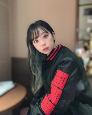 Hikaru Aoyama Instagram - この間、あいあいとおジャ魔女どれみカフェ(ハロウィン)に行ってきました🎃✨
.
最近、20周年でおジャ魔女どれみがすごい盛り上がってる☺️☺️☺️
ほんとに嬉しいです( ◜ᴗ◝ )ニコ♡
地味に推しがハナちゃん🥰🫶そしてぽっぷなんです🫶
イチオシはハナちゃん⸜🌷︎⸝
.
ランダムブロマイドとコースターがたまたまハナちゃんで嬉しすぎた😳💗やばくね?やばくね?w
アクスタとかもおんぷちゃん以外はあったので🙌😂(おんぷちゃんやっぱり強すぎww)
また色々とPOPUPとかも展開されるらしいのでハナちゃんのグッズを集めたいと思います🫶♡
.
.
.
そしてその後は、久しぶりにポケセンに〜🙌🙌
マイピカチュウかなり売ってて⚡️o'ᆺ'o⚡️
しかも本当に色んなピカチュウいて可愛すぎる😭💛
私はあんまりピカチュウ好きとかじゃないのですが、あまりにも良すぎる&ひとつしか買えないっていうのが素晴らしすぎる😂👏
思わず、ちょい寸胴な初期っぽいピカチュウ見つけたので御出迎えです🫶⚡️
せっかくなので、ネームタグも付けてあげました笑🤣🤣
そしてまだ買ったことの無いリザードンさんもいたので御出迎えです🔥🤣
久しぶりにポケセンでいっぱい買い物しました😂平日なのに人多かったですね、流石でした☝️
.
.
.
その後は、ナンジャタウンへ☺️
アイナナイベントが丁度やっていたので〜笑
あいあいとオタ活楽しすぎてたくさん推し事しましたわ🤷♀️
本当に楽しすぎるし久しぶりにできてストレス解消〜😇🙏
新しい曲のMV、TRIGGERもかっこよ過ぎて🫰💙
ナンジャタウンだと、みんな猫耳になるので俺得なんです(?)
最高の空間でしたね、、、ちゃんと言い聞かせないと1日居ちゃう、、、🤣ミニゲームがかなりハイレベルで笑いましたw
.
.
.
そのあとバンダイガチャデパートの方へ〜!!
奥の方にサンライズショップがあって、なんと!歴代のアニメ宣伝ポスターがTシャツに!!
「「「カウボーイビバップ」」」あるやん???サンライズってさ???🥹🥹🥹
…買いました☺️☺️☺️☺️☺️☺️☺️☺️☺️🫰
昔のアニメってなかなかグッズ展開されてない(当時は買えてない)から
見つけて良かったですほんと🫶😂
ほんと散財🫶(いい意味で)
.
.
洋服も買いまして笑
.
MACOジャンもこの間着てました🫰💛
これ、暖かくて最高です🥰🥰
普通に着ててもまだ暑いくらいwww
もうちょい寒くなってから着ようと思います✌️
.
#猫娘のオタ活報告 #人生楽しい #ありがとう推し
#おジャ魔女どれみ #おジャ魔女どれみカフェ #ポケモン #ポケモンセンター #pokemon #ナンジャタウン #ナンジャタウンアイナナ #アイドリッシュセブン #アイナナ #キルラキル #満艦飾マコ