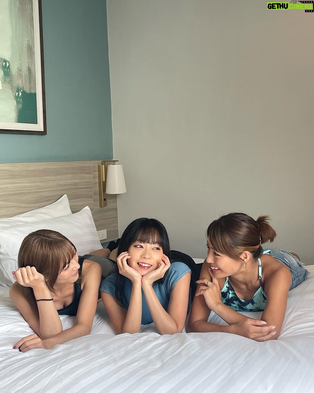 Hikaru Aoyama - 44.9K Likes - この間、sherbetでタイ🇹🇭に行ってきましたが
泊まったホテル「OAKWOOD HOTEL AND RESIDENCE SRI RACHA」！！
．
大きいプールに銭湯とサウナやジム！なんとカラオケルームまで！！🫨驚き
．
3人で47階の最上階に泊まらせていただきました〜🙇‍♀️
景色が綺麗で素晴らしかった👏👏
ご飯もビュッフェで自分が好きな物を好きなだけ選んで食べれるので本当に嬉しい☺️
．
これからタイの滞在は、OAKWOODで泊まりたいです😂🙏
．
YouTubeも撮ってきたので、upされるのを楽しみにしていてくださいね😊✨
#PR