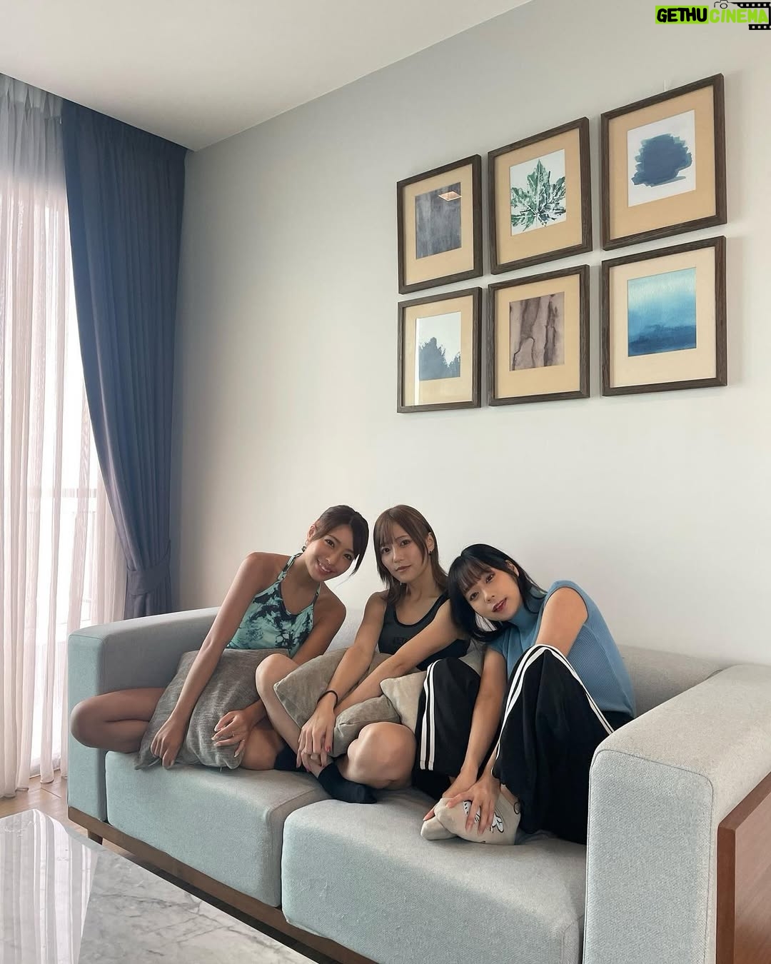 Hikaru Aoyama - 44.9K Likes - この間、sherbetでタイ🇹🇭に行ってきましたが
泊まったホテル「OAKWOOD HOTEL AND RESIDENCE SRI RACHA」！！
．
大きいプールに銭湯とサウナやジム！なんとカラオケルームまで！！🫨驚き
．
3人で47階の最上階に泊まらせていただきました〜🙇‍♀️
景色が綺麗で素晴らしかった👏👏
ご飯もビュッフェで自分が好きな物を好きなだけ選んで食べれるので本当に嬉しい☺️
．
これからタイの滞在は、OAKWOODで泊まりたいです😂🙏
．
YouTubeも撮ってきたので、upされるのを楽しみにしていてくださいね😊✨
#PR