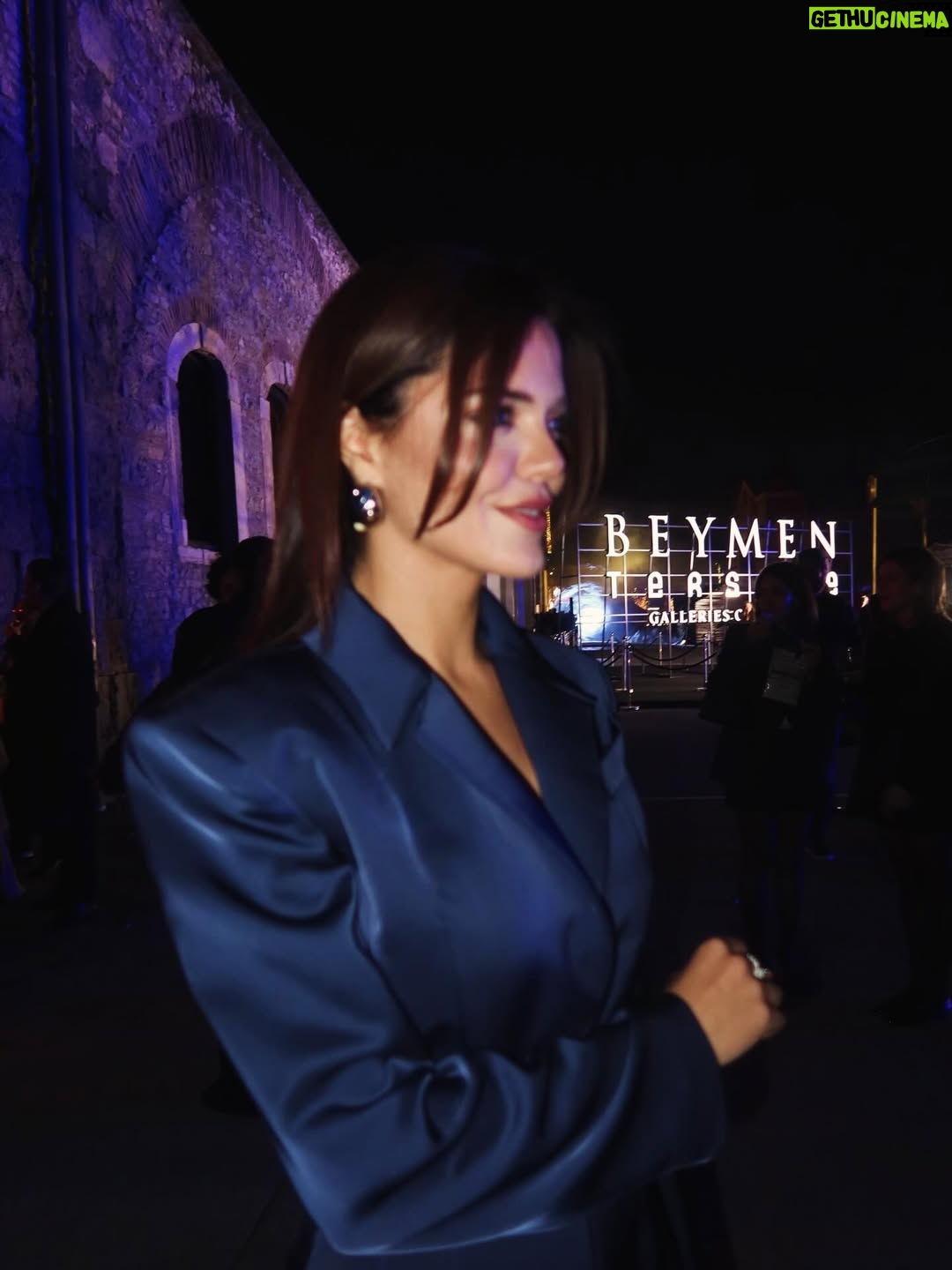 Hilal Altınbilek - 159K Likes - 😍👈🏻 @beymen 💫

reklam