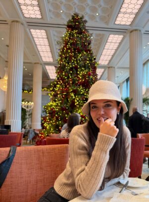 Hilal Altınbilek Instagram - London for a day. Mood upgraded✨🎄
