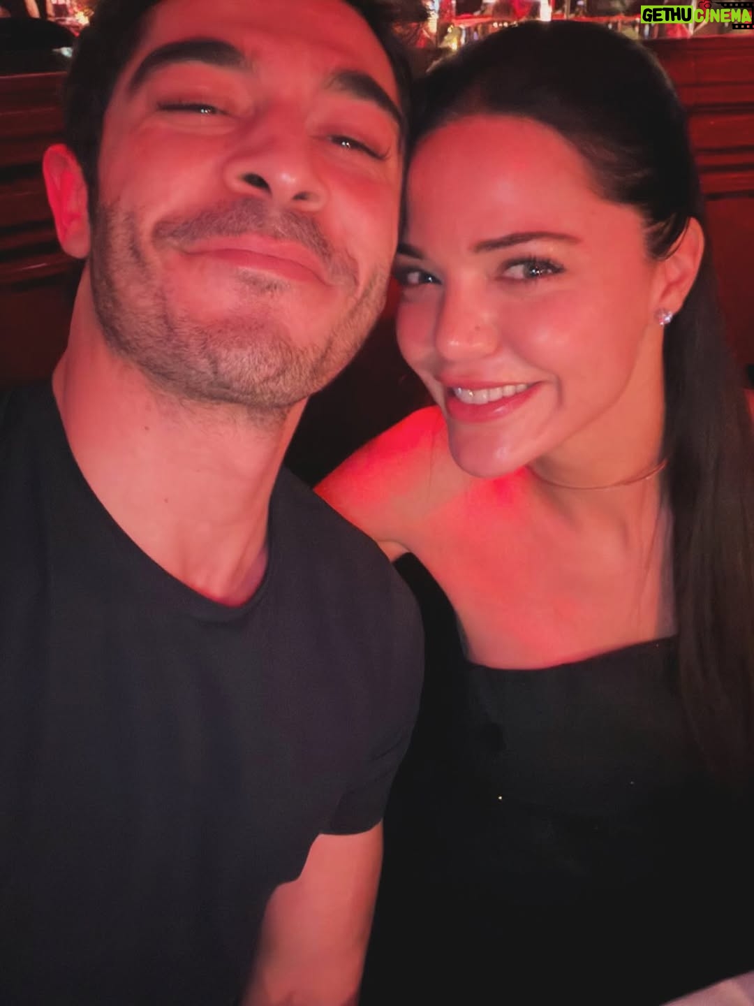 Hilal Altınbilek - 229.9K Likes - Yolun ilk yarısı hiç fena değildi ama ikinci yarısını  daha gerçek güzelliklerle  karşılıyorum . Yeni yaşlar  için dileğim daha çok sevdiklerimizle olalım ve daha çok neşe… huzur ve sağlık hep bizimle olsun zaten…