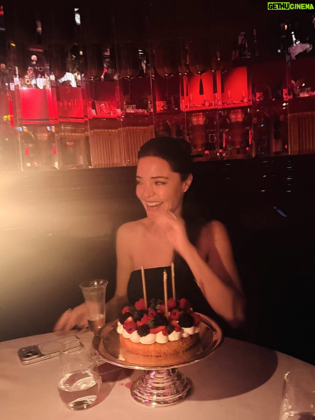 Hilal Altınbilek - 229.9K Likes - Yolun ilk yarısı hiç fena değildi ama ikinci yarısını  daha gerçek güzelliklerle  karşılıyorum . Yeni yaşlar  için dileğim daha çok sevdiklerimizle olalım ve daha çok neşe… huzur ve sağlık hep bizimle olsun zaten…