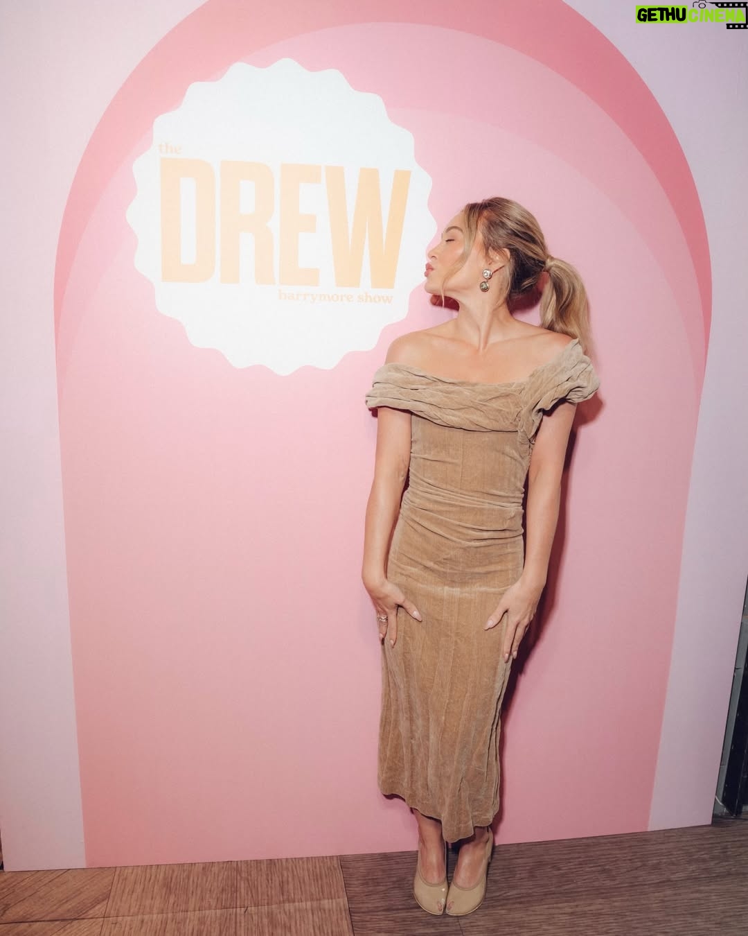 Hilary Duff - 532.9K Likes - thank you for having me @drewbarrymore @thedrewbarrymoreshow 🧡