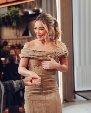 Hilary Duff Instagram - thank you for having me @drewbarrymore @thedrewbarrymoreshow 🧡