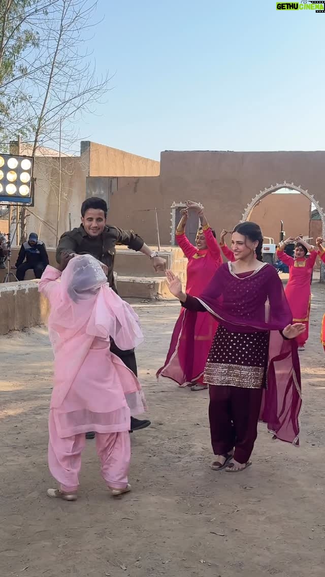 Himanshi Khurana - 845.1K Likes - @official_rnait