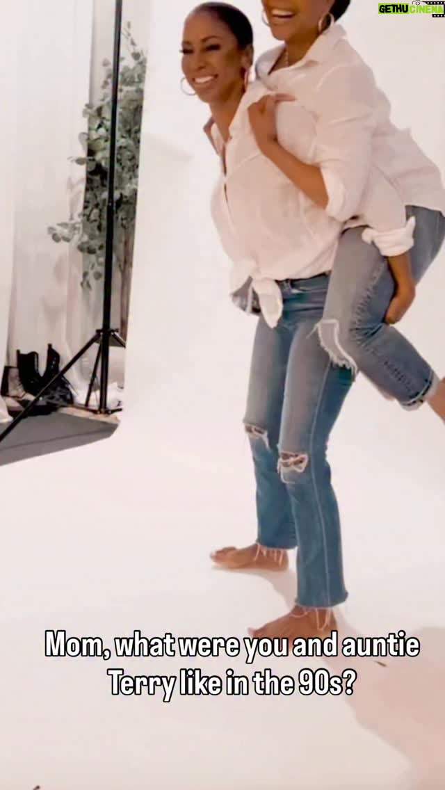 Holly Robinson Peete - 82.4K Likes - #90s Besties Edition @terryellis 💕💕💕💕💕 
#envogue #hanginwithmrcooper #terryellis #hollyrobinsonpeete