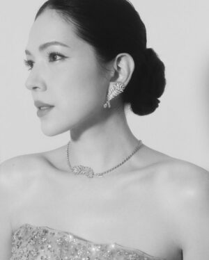 Hsu Wei-ning Instagram - 金馬62
持續努力成為‘焦’點😏
謝謝美麗團隊
Makeup: @ninayeh0214 
Hairstyles: @ninayeh0214 
Stylist: @zestylingstudio 
Photographer: @hazel_chiu_ 
#CHANELHIGHJEWELRY
#CHANELMAKEUP
@nicolefeliciacouture