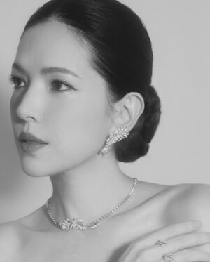 Hsu Wei-ning Instagram - 金馬62
持續努力成為‘焦’點😏
謝謝美麗團隊
Makeup: @ninayeh0214 
Hairstyles: @ninayeh0214 
Stylist: @zestylingstudio 
Photographer: @hazel_chiu_ 
#CHANELHIGHJEWELRY
#CHANELMAKEUP
@nicolefeliciacouture