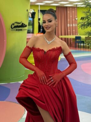 Hygerta Sako Instagram - Per here te fundit ne shtepine e @bigbrothervipkosova ku jetova 102 dite te jetes sime, ku kam qeshur e kam qare, ku kam gjetur miqesi e me kane sulmuar, ku kam perjetuar emocione te forta qe do i mbaj mend gjate. Faleminderit nga zemra e mirenjohje pafund per te gjithe ju qe me keni kuptuar e mbeshtetur dhe vazhdoni te me jepni dashuri. Respekt edhe per cdo opinion ndryshe, e dija qe jo te gjithe do me donin. Kokelart dhe me zemren plot, per mua kjo ka rendesi. Faleminderit nga zemra 🙏 Ju dua ❤️

Na ndiqni neser ne Post Big Brother ora 21.00 ne @klankosovaofficial 

Glowing by:

Fustani @ledisaraci_couture 🙏❤️
Jewellery @champlate.kosovo 💎
Kurator Imazhi @alti_lala 
Aestethic glow @luxe_skinclinic @dr.erinda_kollcaku 
Hair & Makeup Hygi 😃