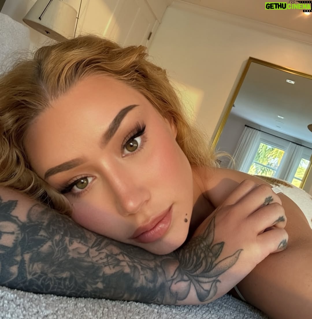 Iggy Azalea - 341.9K Likes - Adventure time.