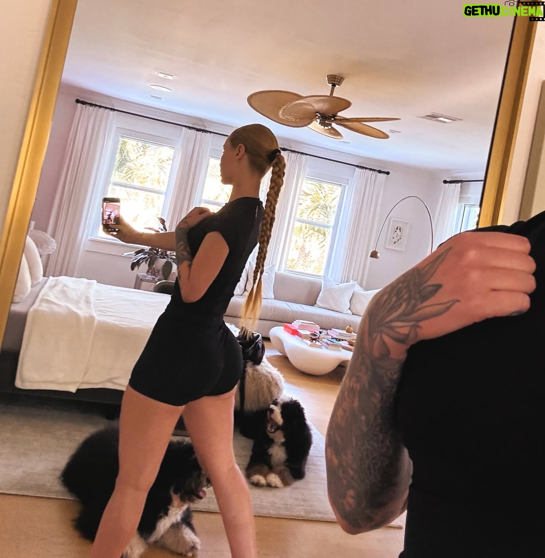 Iggy Azalea - 341.9K Likes - Adventure time.