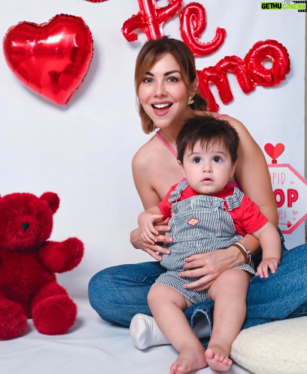 Ilean Almaguer - 38.3K Likes - My forever Valentine 🥰
Te amo amorcito chiquito 🥹 nos faltó papá en la foto.

Happy Valentine’s day!!! ❤️
📸 @erase1foto