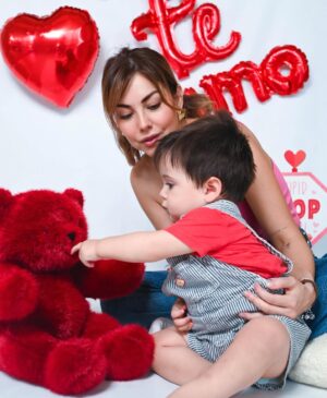 Ilean Almaguer Instagram - My forever Valentine 🥰
Te amo amorcito chiquito 🥹 nos faltó papá en la foto.

Happy Valentine’s day!!! ❤️
📸 @erase1foto
