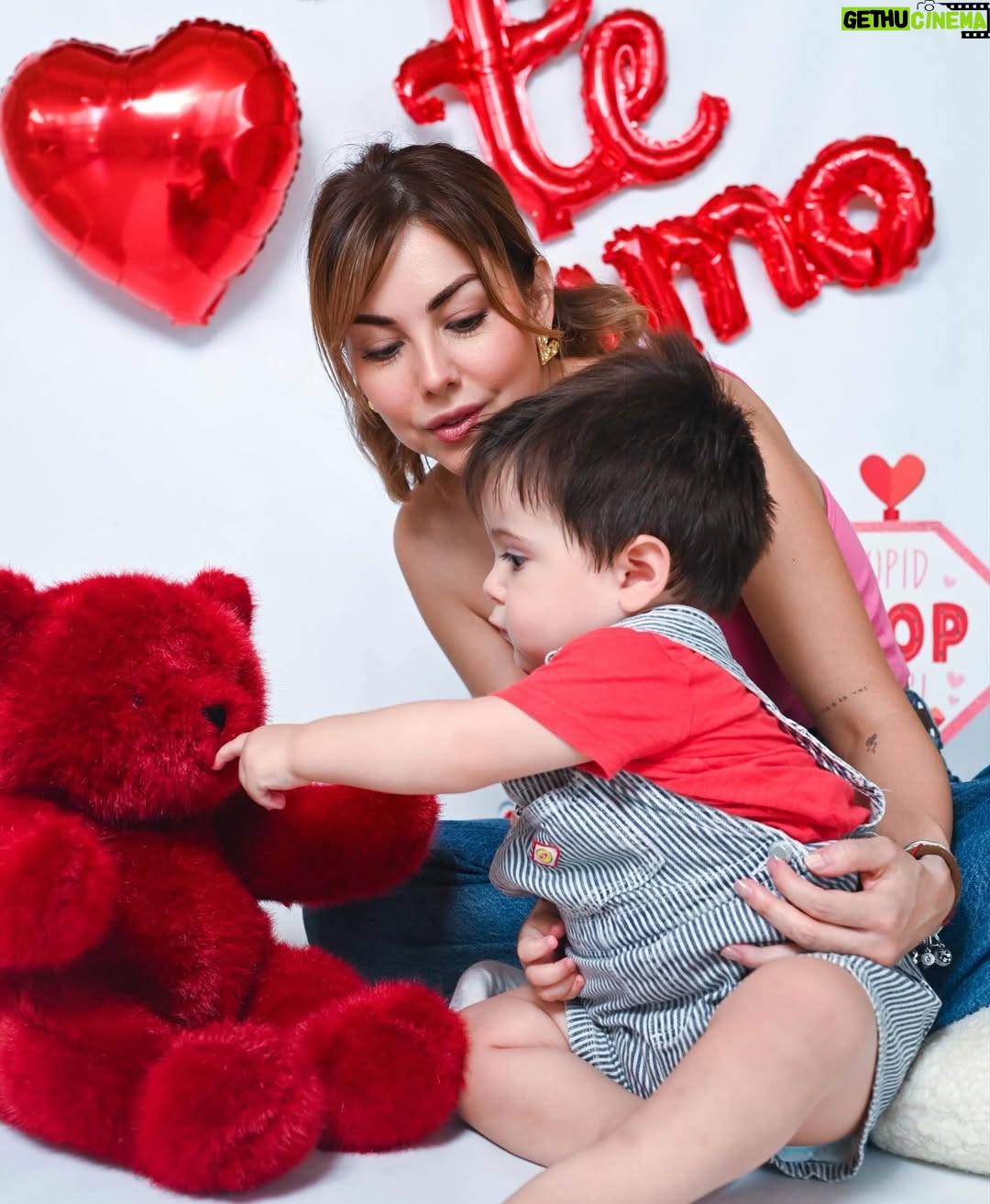 Ilean Almaguer - 38.3K Likes - My forever Valentine 🥰
Te amo amorcito chiquito 🥹 nos faltó papá en la foto.

Happy Valentine’s day!!! ❤️
📸 @erase1foto