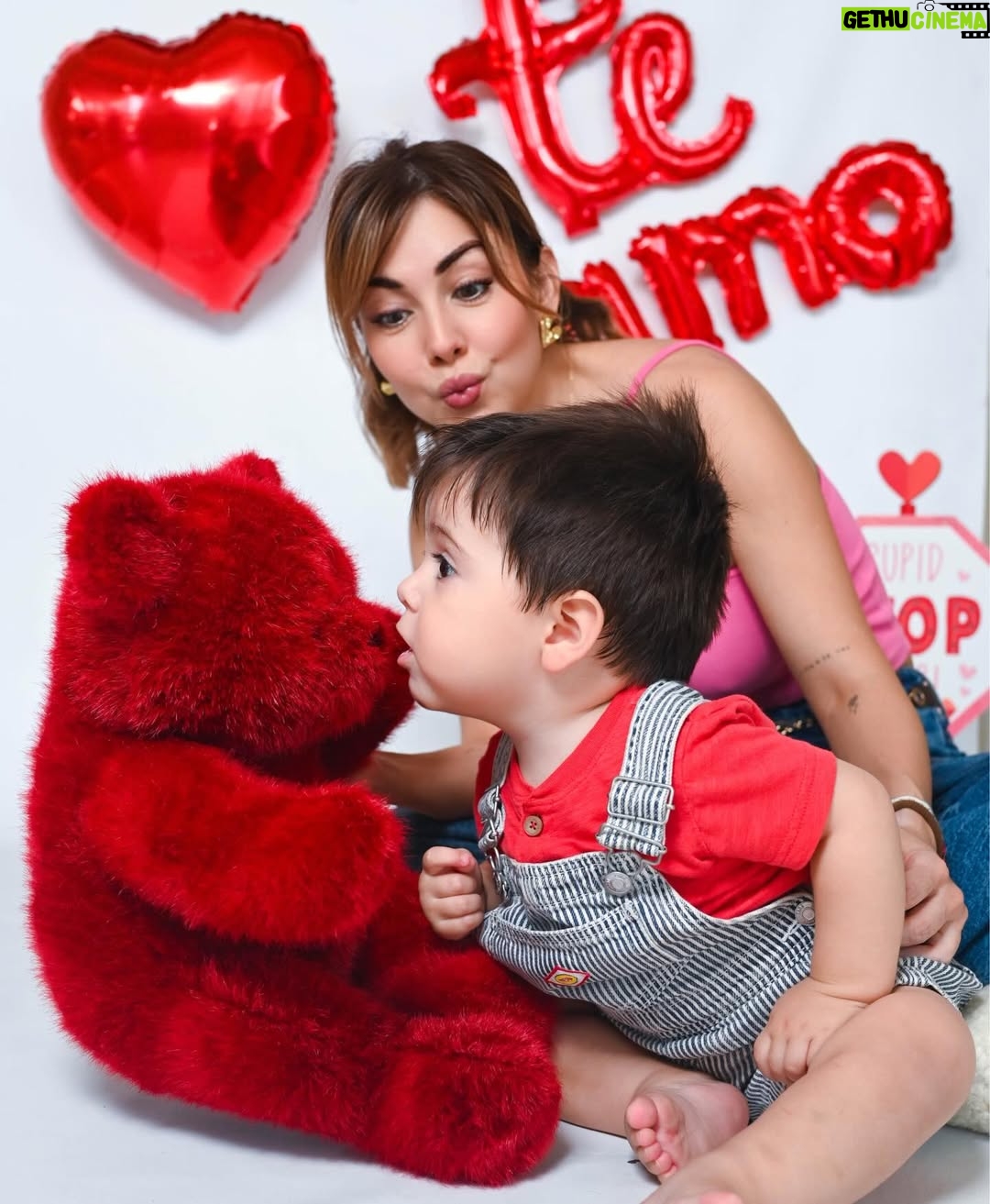 Ilean Almaguer - 38.3K Likes - My forever Valentine 🥰
Te amo amorcito chiquito 🥹 nos faltó papá en la foto.

Happy Valentine’s day!!! ❤️
📸 @erase1foto