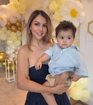 Ilean Almaguer Instagram - En el cumple de Emma conocimos a la abejita chiquitita y a al payaso plim plim 😂
Luan estaba impactado 🤭🥰
#birthday #boy #mom #fy