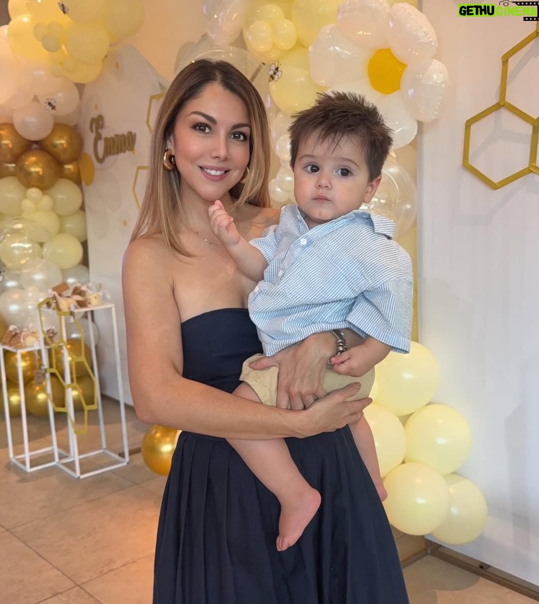 Ilean Almaguer - 53.6K Likes - En el cumple de Emma conocimos a la abejita chiquitita y a al payaso plim plim 😂
Luan estaba impactado 🤭🥰
#birthday #boy #mom #fy