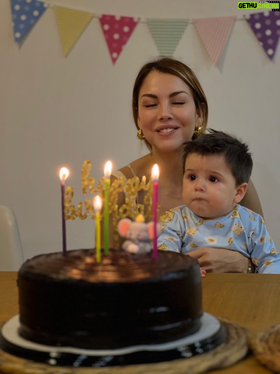 Ilean Almaguer - 36.3K Likes - 41 baby!!! 🥳✨🥂
Este año no fue glamour.
Fue lactancia, desvelo y amor.

Fue sostener vida
y volver a nacer.

Cumplí años
más plena
de lo que alguna vez supe pedir.

Gracias a todos por sus lindos mensajes y todo su amor 🙏🏼💕✨

#birthdaygirl #happy #blessed