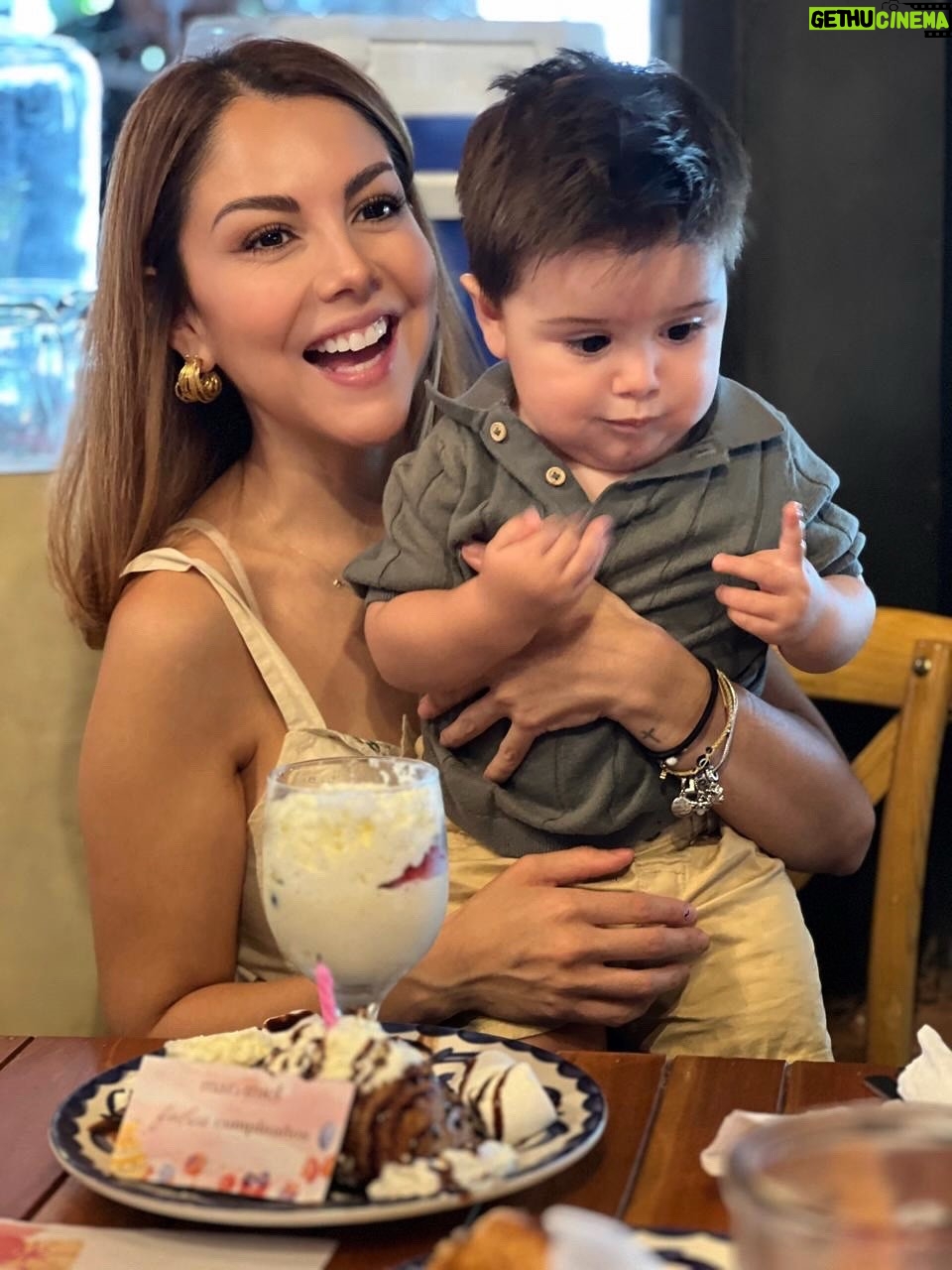 Ilean Almaguer - 36.3K Likes - 41 baby!!! 🥳✨🥂
Este año no fue glamour.
Fue lactancia, desvelo y amor.

Fue sostener vida
y volver a nacer.

Cumplí años
más plena
de lo que alguna vez supe pedir.

Gracias a todos por sus lindos mensajes y todo su amor 🙏🏼💕✨

#birthdaygirl #happy #blessed