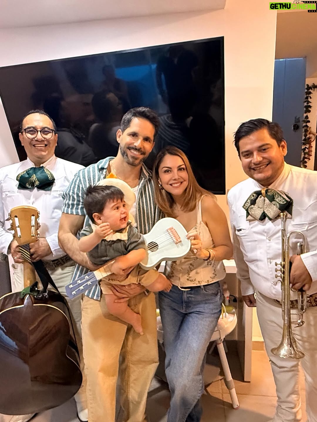 Ilean Almaguer - 36.3K Likes - 41 baby!!! 🥳✨🥂
Este año no fue glamour.
Fue lactancia, desvelo y amor.

Fue sostener vida
y volver a nacer.

Cumplí años
más plena
de lo que alguna vez supe pedir.

Gracias a todos por sus lindos mensajes y todo su amor 🙏🏼💕✨

#birthdaygirl #happy #blessed