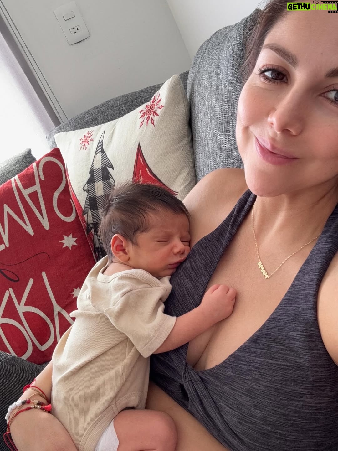 Ilean Almaguer - 36.3K Likes - 41 baby!!! 🥳✨🥂
Este año no fue glamour.
Fue lactancia, desvelo y amor.

Fue sostener vida
y volver a nacer.

Cumplí años
más plena
de lo que alguna vez supe pedir.

Gracias a todos por sus lindos mensajes y todo su amor 🙏🏼💕✨

#birthdaygirl #happy #blessed
