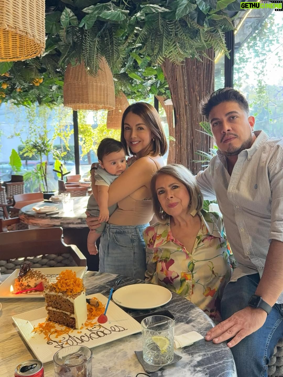 Ilean Almaguer - 36.3K Likes - 41 baby!!! 🥳✨🥂
Este año no fue glamour.
Fue lactancia, desvelo y amor.

Fue sostener vida
y volver a nacer.

Cumplí años
más plena
de lo que alguna vez supe pedir.

Gracias a todos por sus lindos mensajes y todo su amor 🙏🏼💕✨

#birthdaygirl #happy #blessed