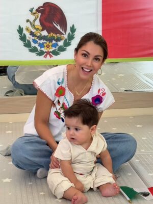 Ilean Almaguer Instagram - 41 baby!!! 🥳✨🥂
Este año no fue glamour.
Fue lactancia, desvelo y amor.

Fue sostener vida
y volver a nacer.

Cumplí años
más plena
de lo que alguna vez supe pedir.

Gracias a todos por sus lindos mensajes y todo su amor 🙏🏼💕✨

#birthdaygirl #happy #blessed