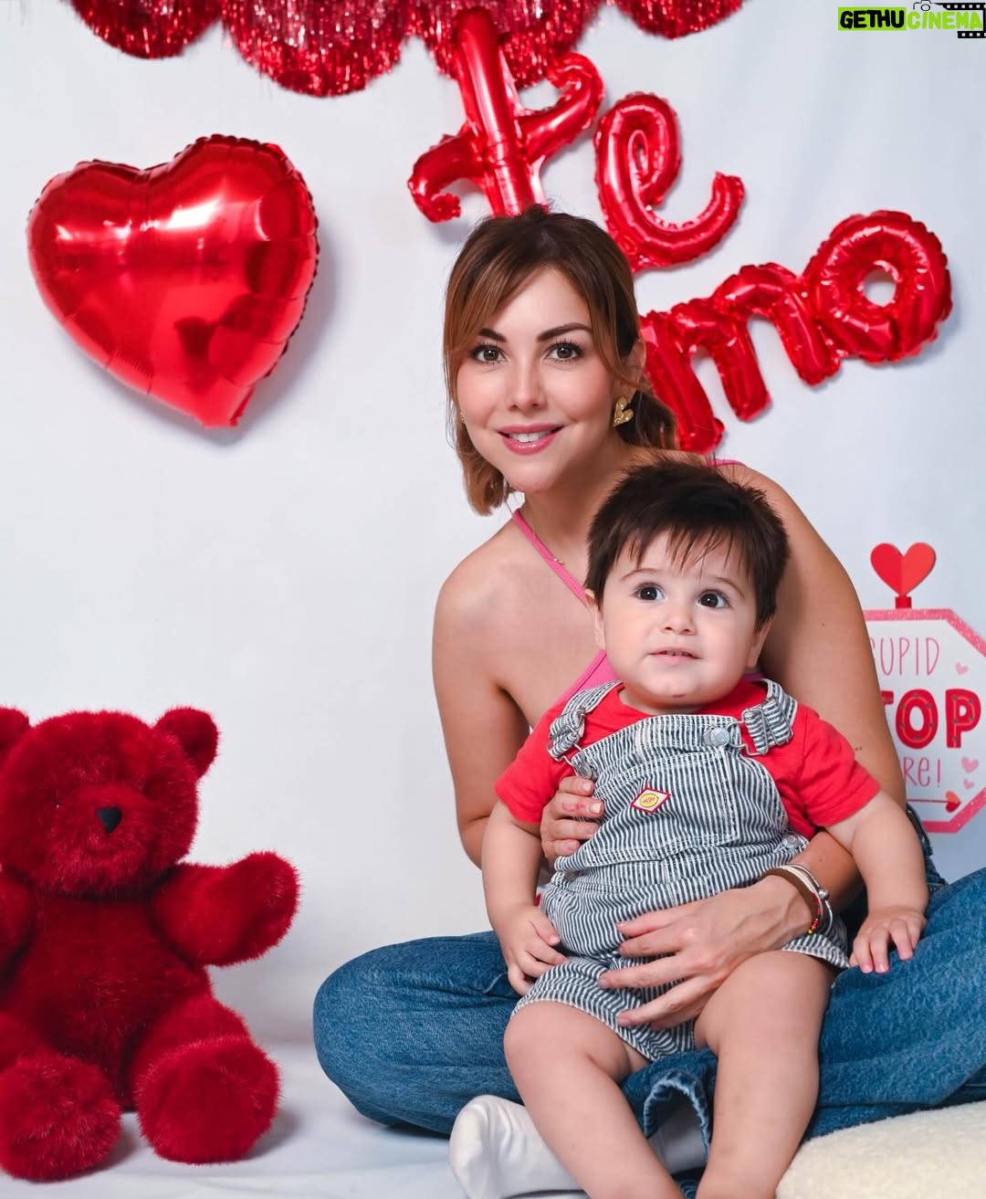 Ilean Almaguer - 38.3K Likes - My forever Valentine 🥰
Te amo amorcito chiquito 🥹 nos faltó papá en la foto.

Happy Valentine’s day!!! ❤️
📸 @erase1foto