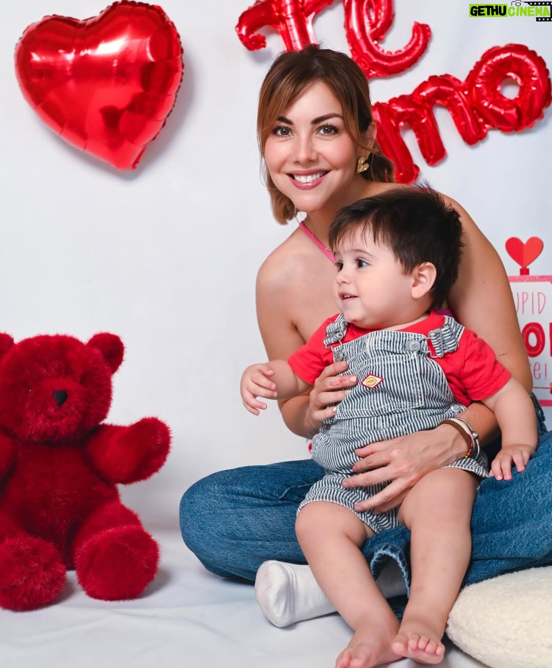 Ilean Almaguer - 38.3K Likes - My forever Valentine 🥰
Te amo amorcito chiquito 🥹 nos faltó papá en la foto.

Happy Valentine’s day!!! ❤️
📸 @erase1foto