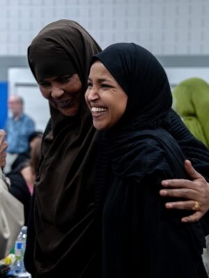 Ilhan Omar Instagram - Minnesota strong ❤️