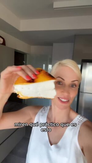 Ingrid Grudke Instagram - La tortilla japonesa es una opción simple, esponjosa y deliciosa para cualquier momento del día
Se prepara con:
4 huevos
Azúcar o el endulzante que prefieras
Esencia de vainilla
La clave está en seguir los pasos exactamente como te muestro en el video para lograr una textura suave, aireada y perfecta.
Cada detalle hace la diferencia para que quede bien esponjosa
Podés hacerla dulce o salada, lo que más te guste 💛
Ideal para el desayuno, la merienda o como un antojo diferente y rápido de preparar.