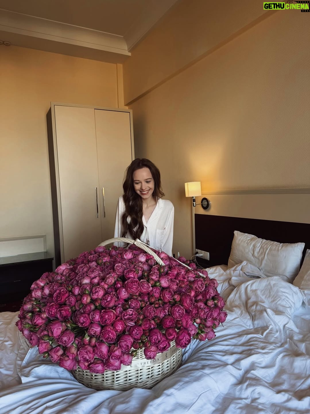 Iryna Kudashova - 21K Likes - Як прекрасно бути коханою прекрасним чоловіком 🥹🥰 Це найкрасивіший і найбільший букет , який мені коли небудь дарували 🥹 Найщасливіша принцеса 👑

Дівчат, прекрасні, зі святом ❤️