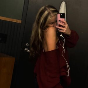 Isabel LaRosa Instagram - i’m 21 now and i’m not sure what to post so here are some random things i never posted from when i was young… love you guys