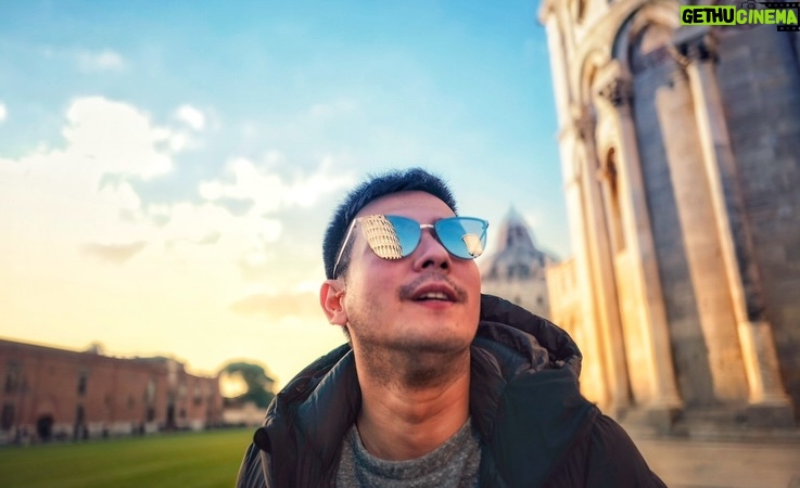 Isabel Oli - 31.4K Likes - Happy 42nd Birthday… wait, what… 42?! OMG! Getting even more pogi ha!!!🤣

Cuff, you are working today on your special day but I’m sure okay lang because you’re doing one of the things you love… directing.
Pero just want to take a moment to say how I appreciate you, how grateful I am for you, and how you’re such a blessing to me and our kids. One thing I love most is that no matter how tired you are, you always make time for us. Iba ka♥️ 

I pray that God will continue to bless you, protect you, guide you and fill you with joy and peace. May you continue to fulfill God’s purpose for you. May all the dreams of your heart come true according to God’s will🙏🏻

Blessed Birthday to you my Valentine @johnprats @direkpratty 🎂 

Love you 😘