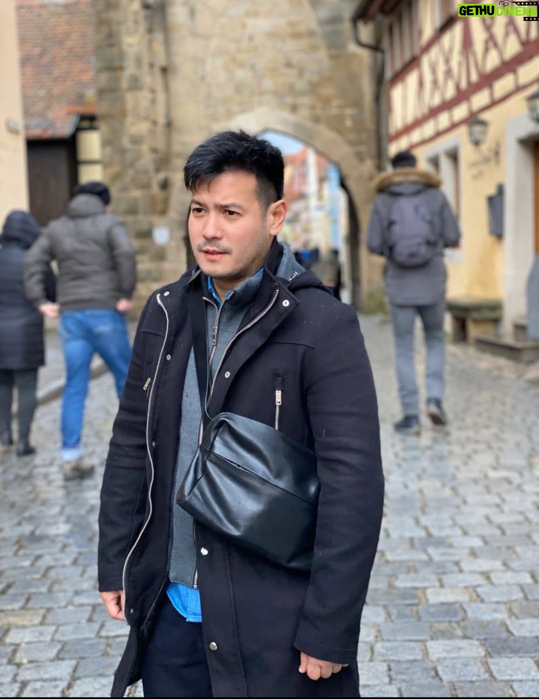 Isabel Oli - 31.4K Likes - Happy 42nd Birthday… wait, what… 42?! OMG! Getting even more pogi ha!!!🤣

Cuff, you are working today on your special day but I’m sure okay lang because you’re doing one of the things you love… directing.
Pero just want to take a moment to say how I appreciate you, how grateful I am for you, and how you’re such a blessing to me and our kids. One thing I love most is that no matter how tired you are, you always make time for us. Iba ka♥️ 

I pray that God will continue to bless you, protect you, guide you and fill you with joy and peace. May you continue to fulfill God’s purpose for you. May all the dreams of your heart come true according to God’s will🙏🏻

Blessed Birthday to you my Valentine @johnprats @direkpratty 🎂 

Love you 😘