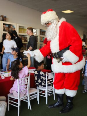 Isabela Merced Instagram - We have to give back. Not just sometimes, but always. The people at @thisisabouthumanity & @immdef_lawcenter truly live that.
This weekend I volunteered at their Holiday Event in Los Angeles, where kids and parents walked away with wishlists fulfilled, clothing, ornaments, toys, and more. We brought fresh produce from local farmers, made arts and crafts, and helped create memories I’ll hold onto for a long time.
I was so moved by everyone who showed up and put in real physical and emotional work.
And a special thank you to my mom, who connected us with local farmers so we could bring fresh fruits and veggies for the families. ❤️
There was so much generosity we ended up with overflow! Every family was humble, grateful, and present. Moments like this recalibrate you.
We feel whole when we give back. Let this be your reminder to step outside yourself and give however you can.
Production: @harpersloaneproductions
Photography: @alexavitugphotography @jezusology
Donors Sponsors:
@thisisabouthumanity @immdef_lawcenter @icfdn @citizensofhumanity @lacslife @gonebananasbread @lnaclothing @thesamifoundation @iliabeauty @deziskin @heavyhanded.la @bollare @alist.us @its_adam_cole @ysebeauty @elaymca @ayalafarms @gfarms_organic