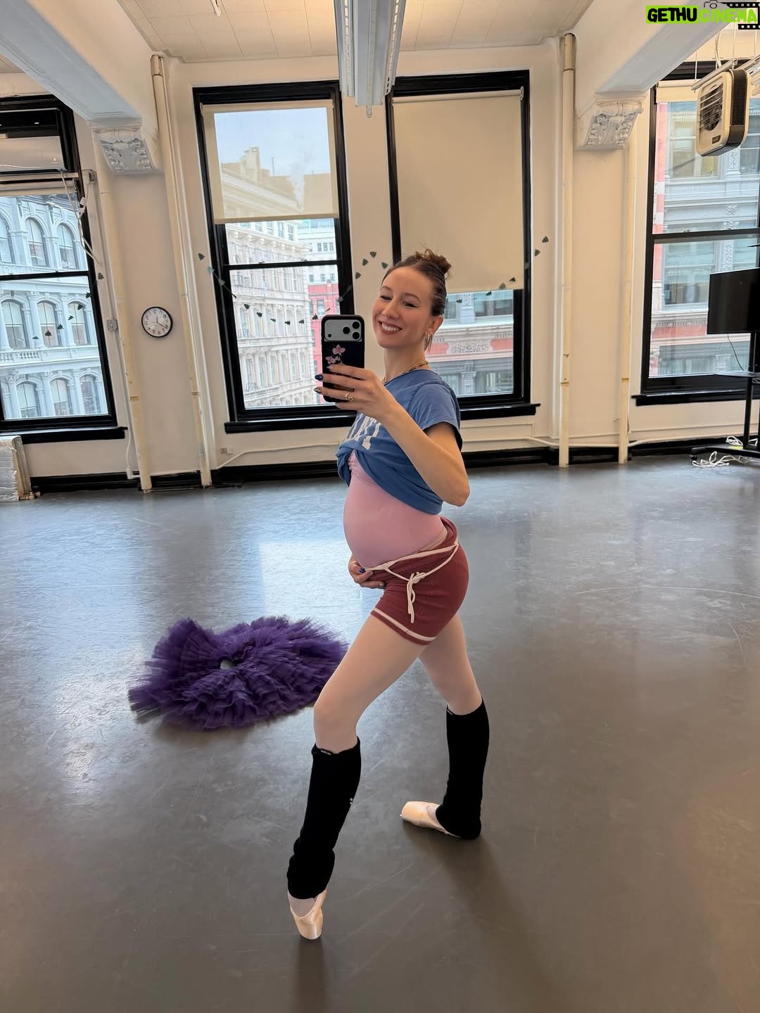 Isabella Boylston - 122.4K Likes - I haven’t been posting much lately because I’ve been busy cooking 🥰 
A summer baby is on the way!