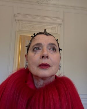 Isabella Rossellini Instagram - The selfie  I took in the dressing room of set of BEAUTY @thebeautyfx . I spent hours with the brilliant costume designer Sarah Evelyn @sarahevelyn creating the crazy looks for my character Franny. We wanted her  to be absurd, ridiculous, extreme yet still elegant . We had great fun!!!! 
When I was young I graduated from the design school in Rome  @accademiacostumeemoda . I thought  I would become a costume designer. I did not but still what I wear in a film helps me as an actress to determine the characters I play .