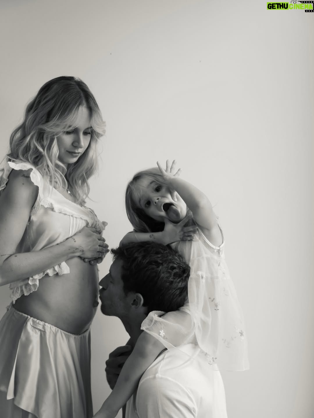 Isabella Scherer - 424.8K Likes - oooops… I did it again 🤰🏼✨