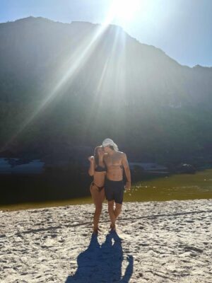 Isadora Cruz Instagram - My valentine🌞 Te amo @pinheiiiroo